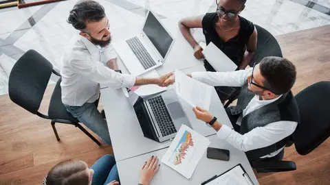 Acuerdo empresarial. (Freepik)