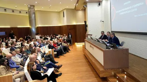 Un momento de la jornada &lsquo;Di&aacute;logo Universidad y Empresa: competencias clave&rsquo; organizada por Cajamar y la Universidad de Murcia. (UMU)