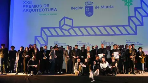 Imagen de familia con los galardonados en los XXIII Premios de Arquitectura de la Regi&oacute;n de Murcia.&nbsp;(CARM)