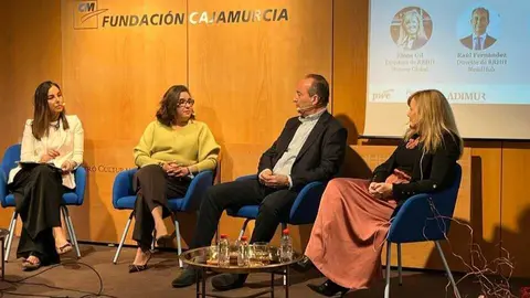 Mesa redonda de la jornada 'Claves para la Gesti&oacute;n de Personas y Organizaciones &Aacute;giles'. (PwC)