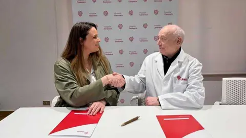 Imagen durante la firma del acuerdo. (Grupo Ribera Salud)