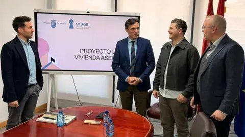 Imagen durante la reuni&oacute;n. (CARM)