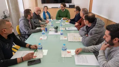 Imagen de la reuni&oacute;n del concejal con los representantes de las empresas auxiliares. (Ayuntamiento de Cartagena)