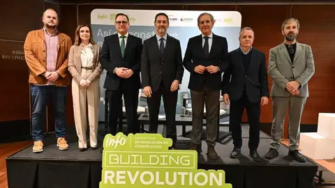 Imagen de familia durante la cuarta jornada del ciclo Building Revolution. (Frecom)