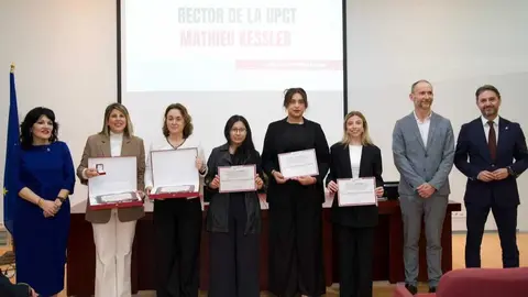 Foto de familia en el acto. (Fidedigno)