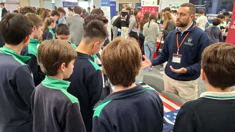 Murcia y Alicante proyectan su talento en la Feria de Universidades