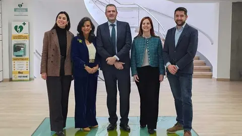 Visita de la presidenta de la Federaci&oacute;n Empresarial de Farmac&eacute;uticos Espa&ntilde;oles (FEFE), Ana Oliver, a la sede central de Hefame. (Hefame)