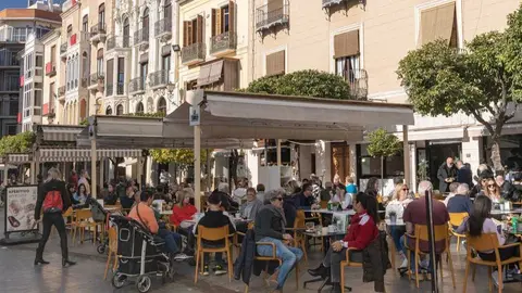 Terrazas repletas de p&uacute;blico en la plaza del Cardenal Belluga, de Murcia. (CARM)