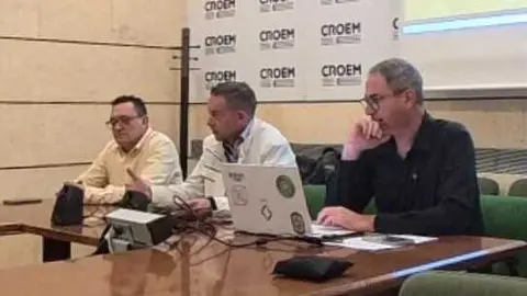 Imagen en la firma del acuerdo. (Coremur)