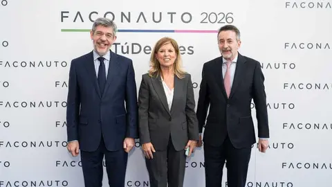 Imagen de familia en el Congreso Faconauto 2026. (Faconauto)