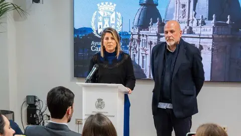 Noelia Arroyo junto  a Gonzalo L&oacute;pez Pretel. (Ayuntamiento de Cartagena)