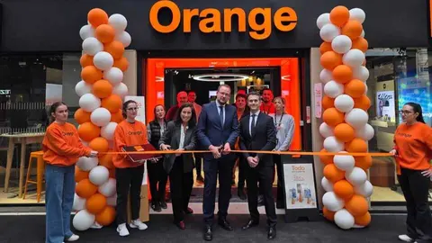 Inauguraci&oacute;n de la nueva tienda Smartstore de Orange en Murcia. (Orange)