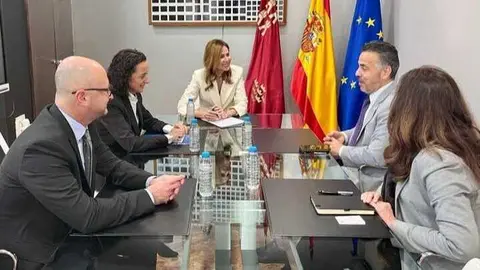 La consejera de Empresa, Marisa L&oacute;pez, reunida con John Coronado, consejero para Asuntos Comerciales de la Embajada de los Estados Unidos en Espa&ntilde;a. (CARM)