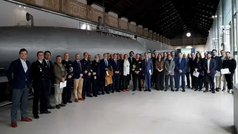 Foto de familia en la entrega de los diplomas a las empresas que han participado en la segunda edici&oacute;n del programa &lsquo;Aceleraci&oacute;n comercial Defence-Tech&rsquo;. (CARM)