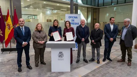 Imagen tras la firma del acuerdo. (Ayuntamiento de Cartagena)