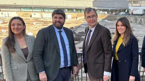 El jefe del Ejecutivo auton&oacute;mico, Fernando L&oacute;pez Miras, y el alcalde de Murcia, Jos&eacute; Ballesta, presentan la primera fase de las obras de rehabilitaci&oacute;n del yacimiento arqueol&oacute;gico de San Esteban. (CARM)