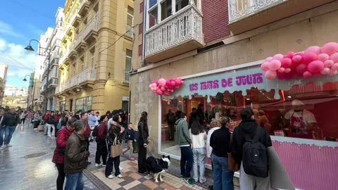 Cola para entrar al local el d&iacute;a de la inauguraci&oacute;n. (Las Tartas de Julita)