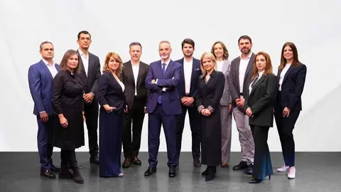 Imagen de Samuel Baixauli junto a su equipo. (UMU)