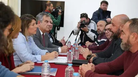 Reuni&oacute;n con el comit&eacute; de empresa de Sabic. (CARM)