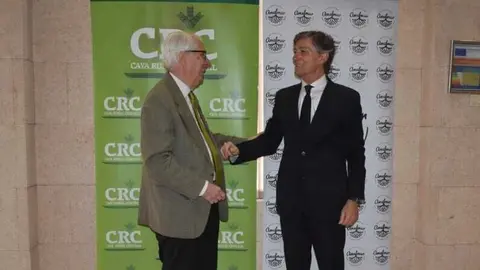 El presidente de Caja Rural Central, Manuel Ruiz Escudero, y el presidente de Amefmur, Jos&eacute; Mar&iacute;a Tortosa, durante la renovaci&oacute;n del convenio. (Portavoz)