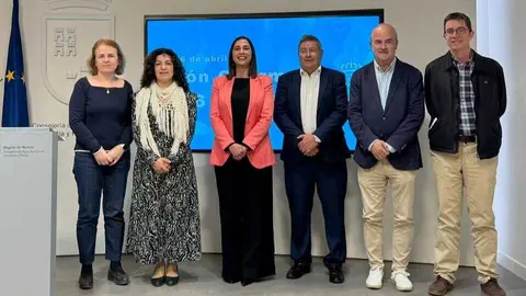 La consejera Sara Rubira junto a representantes del sector y de la C&aacute;mara de Comercio de Murcia, durante la presentaci&oacute;n de la participaci&oacute;n de la Regi&oacute;n de Murcia en Sal&oacute;n Gourmets. (CARM)