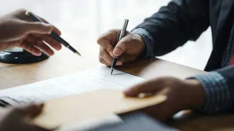 Contrato de trabajo. (CARM)