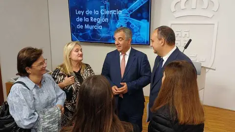 El consejero de Medio Ambiente, Universidades, Investigaci&oacute;n y Mar Menor, Juan Mar&iacute;a V&aacute;zquez, inform&oacute; sobre la aprobaci&oacute;n del anteproyecto de Ley de Ciencia. (CARM)