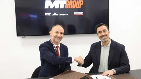 El rector de la UPCT, Mathieu Kessler, junto al CEO de MT Group, Iv&aacute;n Abad, en las instalaciones de la compa&ntilde;&iacute;a. (UPCT)