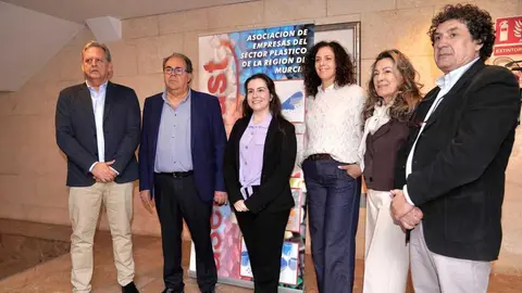 Foto de familia durante la jornada de presentaci&oacute;n. (Fidedigno)