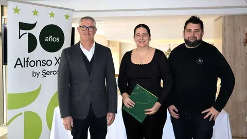 De izquierda a derecha: Juan Carlos Garc&iacute;a, de la propiedad del hotel, junto a Mar&iacute;a G&oacute;mez y Adri&aacute;n de Marcos, de Magoga y Mi Mare. (Comp&aacute;s)
