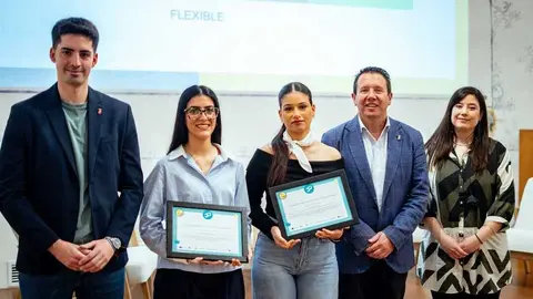 Entrega del reconocimiento a la Embajadora del A&ntilde;o en Murcia en el marco del Programa Somos FP. (Somos FP)