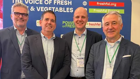 De izquierda a derecha: Anders Lind (Coop Trading) tesorero, Jos&eacute; Antonio Garc&iacute;a (Ailimpo) vicepresidente 1&ordm;, Frederic Rossenau (Greenyard) presidente, Richard Schouten (Dutch Produce Centre) vicepresidente 2&ordm;. (Ailimpo)