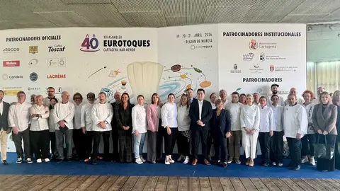 Participantes en el acto inaugural de la asamblea nacional de Euro-Toques en Cartagena. (CARM)
