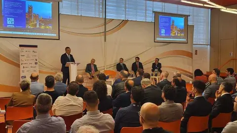 El consejero Juan Mar&iacute;a V&aacute;zquez durante la apertura de las XIV Jornadas sobre el Mantenimiento en la Industria Qu&iacute;mica y de Proceso. (CARM)