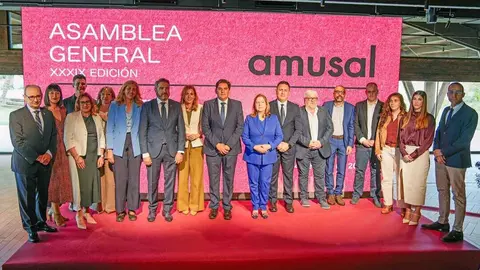 Foto de familia durante la Asamblea de Amusal. (Verabril Comunicaci&oacute;n)