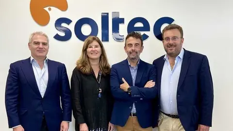 Mariano Berges, CEO de Soltec; Alma Miller, vicepresidenta ejecutiva de Alianzas Estrat&eacute;gicas de la compa&ntilde;&iacute;a; Alejandro Moreno, nuevo presidente de la empresa para Norteam&eacute;rica; y Mikel de Irala, COO. (Soltec)