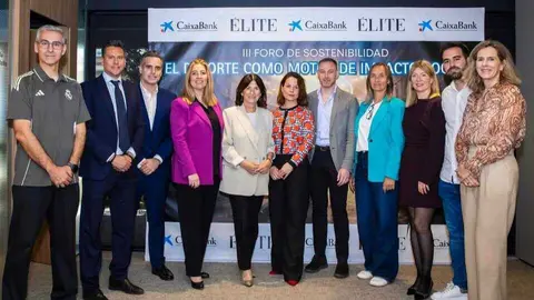 Foto de familia en el photocall del evento. (Ana Bernal)