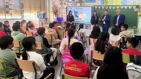 Im&aacute;genes de la presentaci&oacute;n del c&oacute;mic ganadero en el Colegio Deitania de Totana. (CARM)