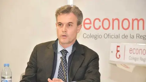 Mart&iacute;n Izquierdo Moreno. (Escuela de Econom&iacute;a)