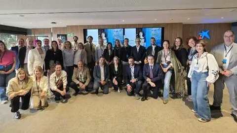 Foto de familia durante la jornada. (CaixaBank)