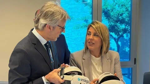 El consejero de Transformaci&oacute;n Digital, Luis Alberto Mar&iacute;n, y la alcaldesa de Cartagena, Noelia Arroyo, en un momento de la apertura del Centro Nube de la ciudad portuaria. (CARM)