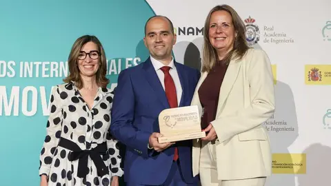 Imagen de la entrega del reconocimiento. (Andamur)