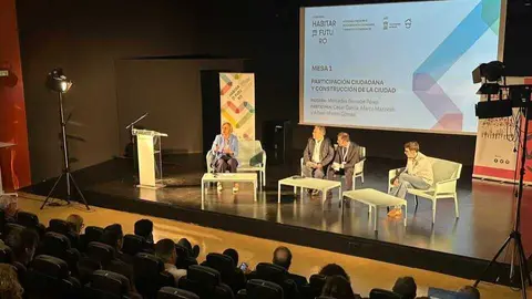 Un momento de las II Jornadas 'Habitar el futuro: vivienda asequible, participaci&oacute;n ciudadana y barrios vulnerables'. (Ayuntamiento de Murcia)