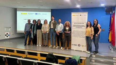 Alumnado y organizadores del proyecto 'Abriendo Espacios y Mentes&rsquo; del CEEIM. (CEEIM)