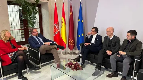 <p>Concejal de Desarrollo Urbano y Ciudad Inteligente, Jos&eacute; Guill&eacute;n, reunido con organizadores del Tour del Talento</p>
