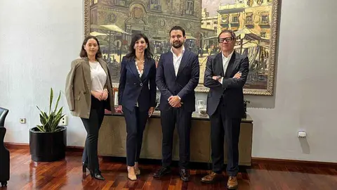 Foto de familia durante el acto. (C&aacute;mara de Comercio de Murcia)