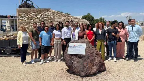 Foto de familia durante la clausura del programa experiencial. (CARM)