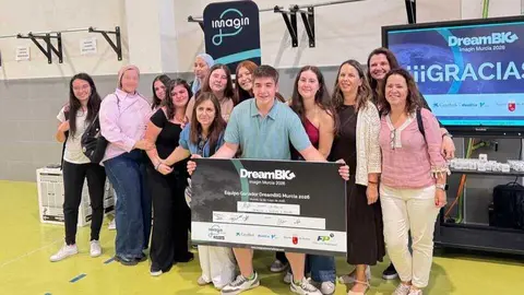 Equipo del CIFP Polit&eacute;cnico de Murcia ganador del Dream Big imagin-Dualiza. (CaixaBank)