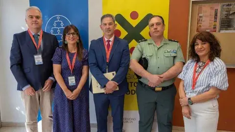 Imagen de familia en la jornada 'Formaci&oacute;n para la inclusi&oacute;n y el empleo: microcredenciales como oportunidad para reducir brechas sociales', celebrada en la UMU. (Fidedigno)