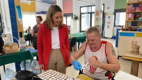 Imagen de archivo de la consejera de Pol&iacute;tica Social, Conchita Ruiz, durante una visita a un taller de empleabilidad. (CARM)
